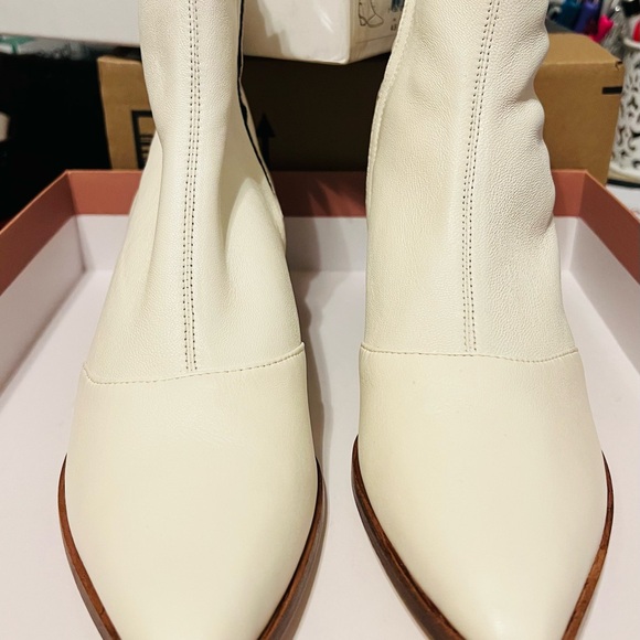 NIB: Via Spiga Women's Odette Milk Leather Booties Size 6.5 original box - Picture 6 of 11